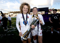 England's Ellie Kildunne and Jessica Breach with the Trophy  27/4/2024 