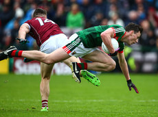Damien Comer with a shoulder tackle on Diarmuid O'Connor 11/6/2017