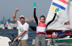 Annalise Murphy celebrates winning a silver medal with her coach Rory Fitzpatrick 16/8/2016