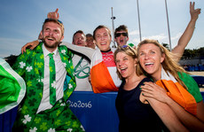 Annalise Murphy celebrates winning silver with brother Finn, mother Cathy McAleavey and sister Claudine 16/8/2016
