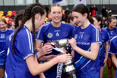 Rachel Murphy and her teammates celebrate with the trophy 13/3/2024
