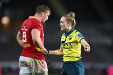 Hollie Davidson shows a yellow card to Justin Tipuric 22/3/2024