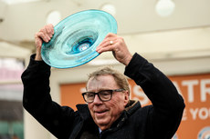 Harry Redknapp celebrates with the plate after winning with Shakem Up’Arry 14/3/2024