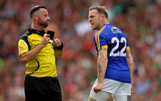 Darran O'Sullivan argues with referee David Gough after being black carded 26/8/2017