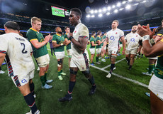 Maro Itoje walks through the South African guard of honour after the match 16/11/2024