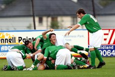 Players celebrate Alan Lynch's goal 9/8/2007