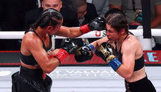 Amanda Serrano lands a punch on Katie Taylor 15/11/2024