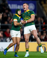 Cheslin Kolbe celebrates after scoring a try with Jesse Kriel 16/11/2024