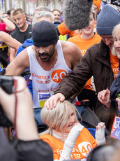 Colin Farrell, Emma Fogarty and her father Malachy after the marathon 27/10/2024