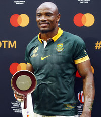 Makazole Mapimpi with the Player of the Match award 17/9/2023