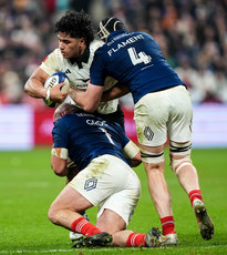 Wallace Sititi is tackled by Jean-Baptiste Gros and Thibaud Flament 16/11/2024