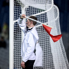 An Umpire waves a red flag to signal a 2-point score 19/10/2024