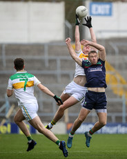 Joe Higgins competes in the air with Noel McGrath 20/10/2024 