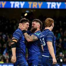 Stephen Smyth celebrates with Andrew Porter after winning a penalty try 26/10/2024