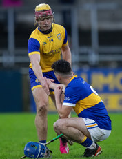 AJ Murphy shakes hands with Kevin Mulhall after the game 17/11/2024