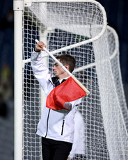 An Umpire waves a red flag to signal a 2-point score 19/10/2024