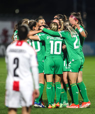 Marissa Sheva celebrates scoring their fifth goal with teammates 25/10/2024