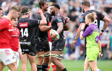 Vincent Tshituka celebrates scoring a try with Eben Etzebeth 26/10/2024