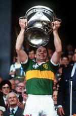 Paidi O'Se lifts Sam Maguire in 1985 15/12/2012