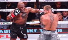 Mike Tyson lands a punch on Jake Paul 15/11/2024