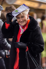 Racegoers shelter from the showers 10/4/2023
