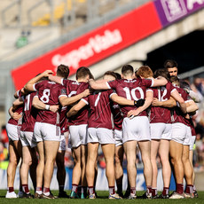 A view of the Galway team huddle ahead of the throw in 2/4/2023
