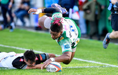 Paolo Odogwu scores a try despite Francois Venter 12/10/2024