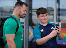 Cian Healy poses with a fan 26/6/2024