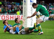 Brian O'Driscoll celebrates his try with Rob Kearney 2/10/2011