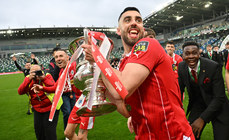Joe Gormley celebrates winning with the the cup 4/5/2024 