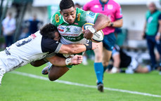 Paolo Odogwu scores a try despite Francois Venter 12/10/2024