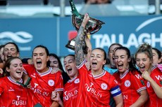 Pearl Slattery and Rachel Graham lift the cup 20/10/2024 