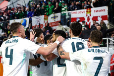 Conor Bradley celebrates with teammates after scoring a goal 18/11/2024