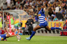 Damian Willemse kicks a conversion 19/10/2024