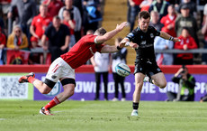 Peter O'Mahony attempts to block a kick from George Horne 15/6/2024