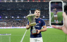 Antoine Dupont celebrating after the match with the David Gallaher Cup 16/11/2024