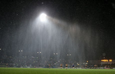 General view of a heavy shower during the match 16/3/2019