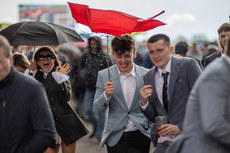 Racegoers shelter from the showers 10/4/2023
