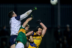 Shane Ryan and Gavin White compete in the air with Ciaráin Murtagh 18/3/2023