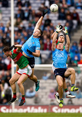 Brian Fenton and John Small competes in the air with Michael Plunkett and Matthew Ruane 14/8/2021