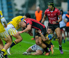 JC Pretorius is tackled by Jacopo Trulla 19/10/2024