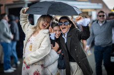 Racegoers shelter from the showers 10/4/2023
