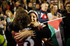 Sara Kord celebrates with supporter Wafaa Abushark after the game 15/5/2024