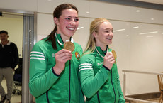 Lisa O’Rourke and Amy Broadhurst with their gold medals 21/5/2022