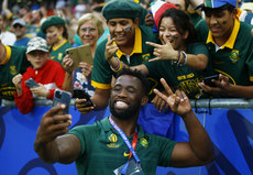 Siya Kolisi with fans after the game 17/9/2023