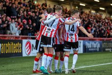Derry’ players congratulate Paul McMullan after scoring 6/5/2024
