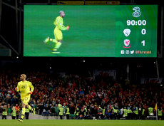 Darren Randolph makes his way up the field for a late corner 16/10/2018