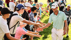 Hurly Long with fans after finishing his round 9/9/2023