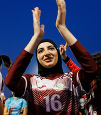 Dina Abdeen applauds the supporters after the game 15/5/2024