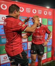 Willem Alberts hands over the player of the match award to JC Pretorius 18/5/2024